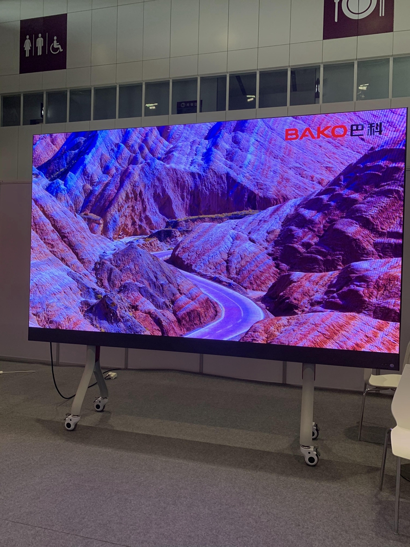 108英寸1.5625mm商顯會(huì)議—體機(jī)