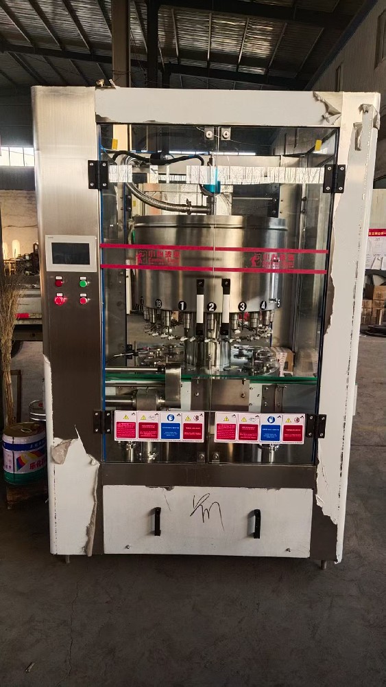 全自動酒水體灌裝機