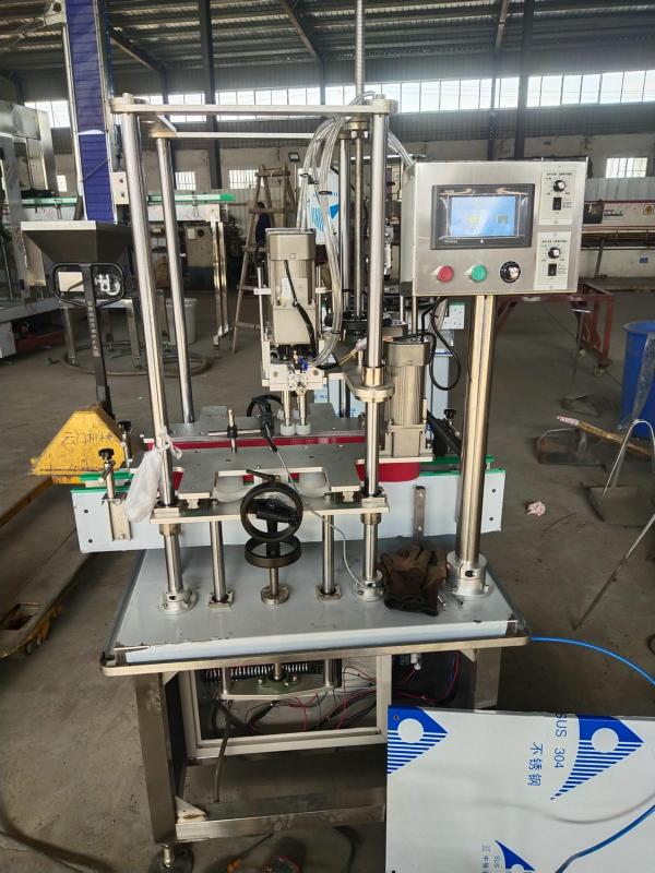 四輪搓蓋機